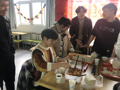 包饺子1_副本.jpg