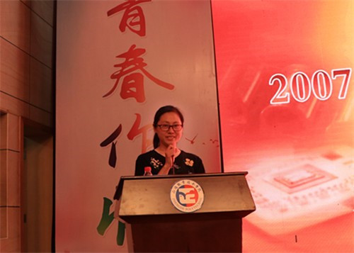 顾春燕给学生做经验交流_副本.jpg
