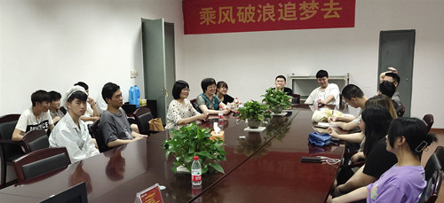 师生座谈_副本.jpg