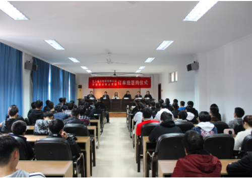 4巨人通力电梯订单班签约仪式_副本.png