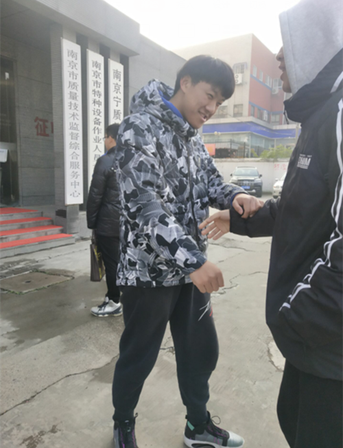 9澳门六合彩论坛
学生参加特种工证考证_副本.png
