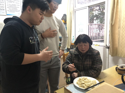 吃饺子宿管_副本.jpg